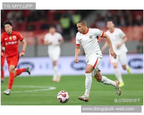 英超激情对决巴黎圣日耳曼大胜波尔图帽子戏法引发争议判罚热议