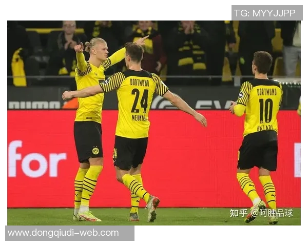 德甲激战：多特蒙德大胜AC米兰红牌事件引发全场热议与转会传闻